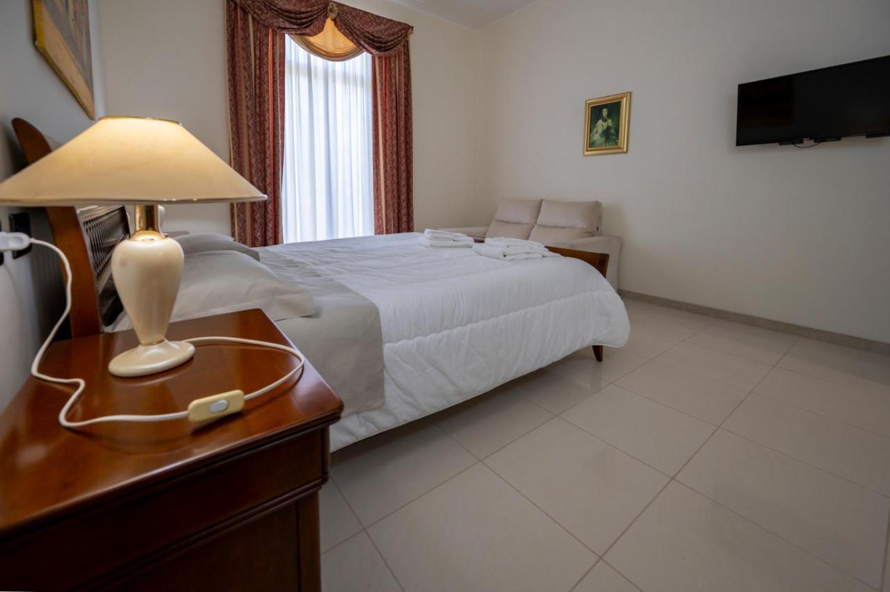 Villa Floyd Charming Rooms B&B Pachino Extérieur photo